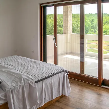 Holiday home 5 Bedroom Cozy In *