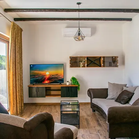 Holiday home 5 Bedroom Cozy In Posedarje