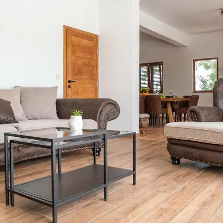 5 Bedroom Cozy In Holiday home