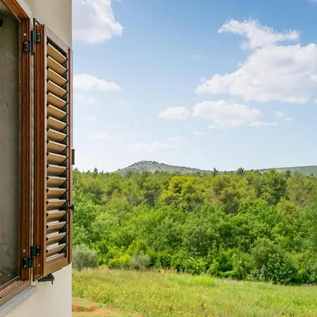 5 Bedroom Cozy In Holiday home Posedarje