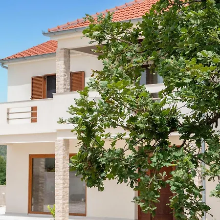 Holiday home 5 Bedroom Cozy In *