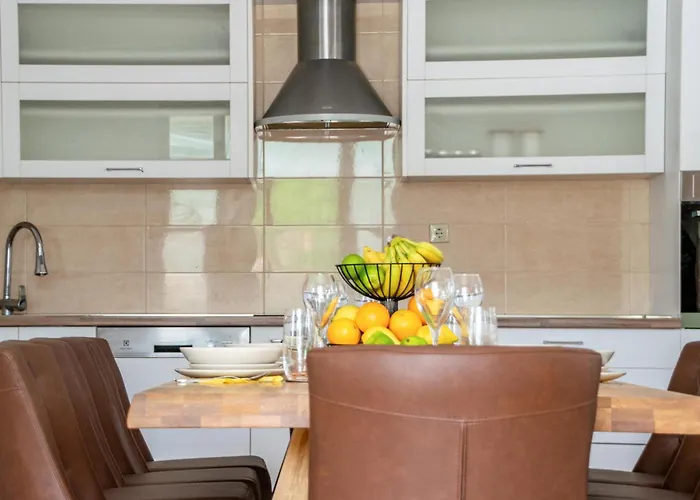 5 Bedroom Cozy In Nyaraló