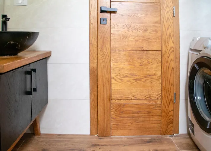 5 Bedroom Cozy In Nyaraló *
