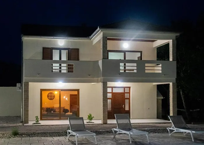 Nyaraló 5 Bedroom Cozy In *