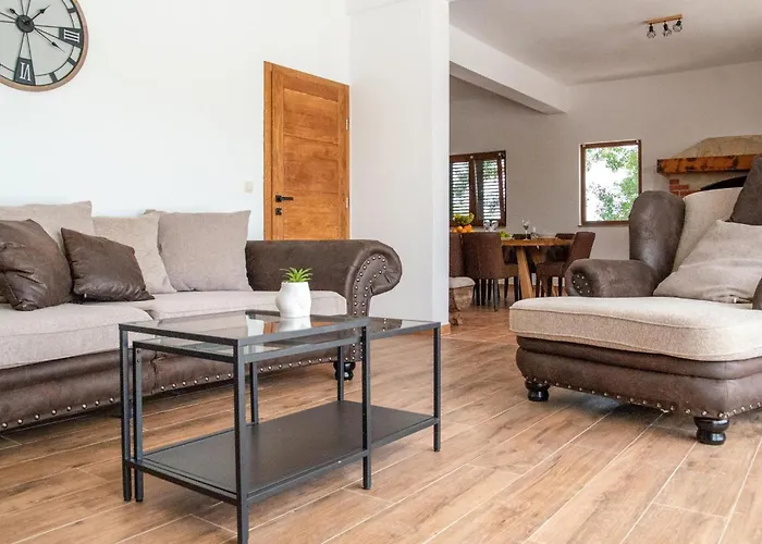 5 Bedroom Cozy In Nyaraló