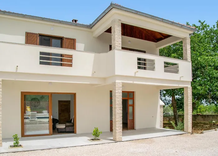 5 Bedroom Cozy In