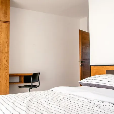 5 Bedroom Cozy In Prázdninový dům Posedarje