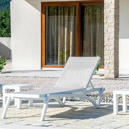 5 Bedroom Cozy In Prázdninový dům Posedarje