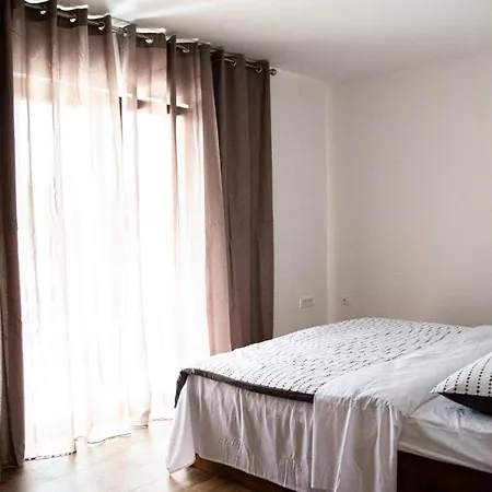 Prázdninový dům 5 Bedroom Cozy In *