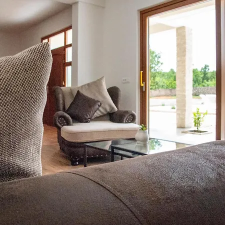 5 Bedroom Cozy In * Posedarje