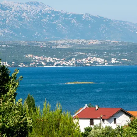 5 Bedroom Cozy In Prázdninový dům Posedarje