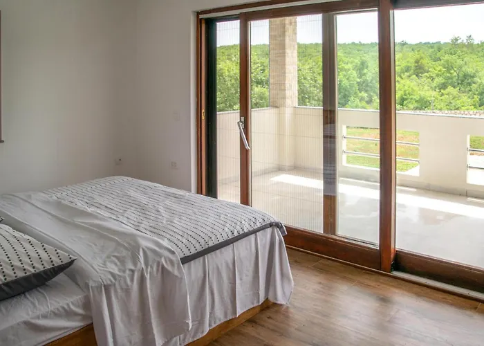 Дом отдыха 5 Bedroom Cozy In *