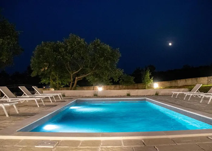 Дом отдыха 5 Bedroom Cozy In