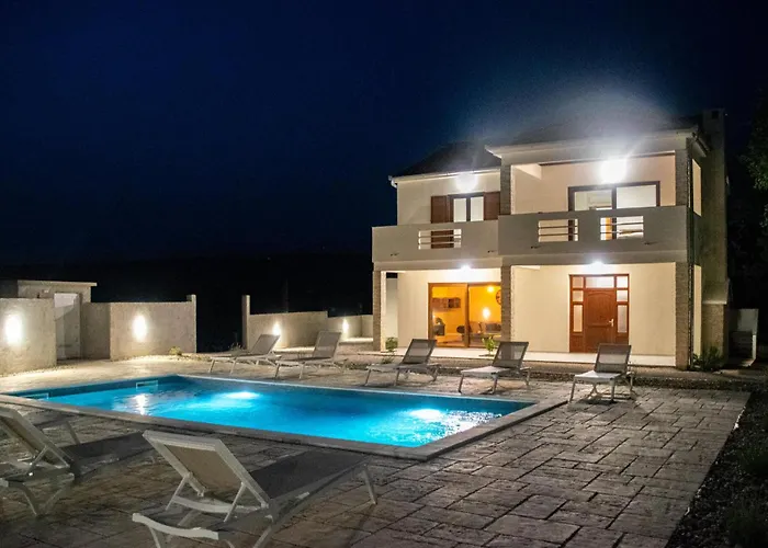 Дом отдыха 5 Bedroom Cozy In *