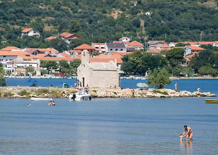 5 Bedroom Cozy In Дом отдыха Поседарье