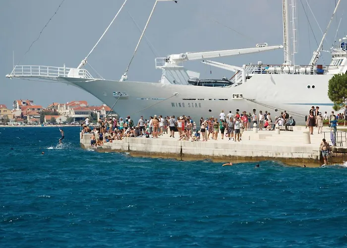 Дом отдыха 5 Bedroom Cozy In